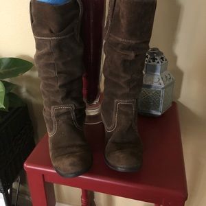 Brown cowboy styling suede boots